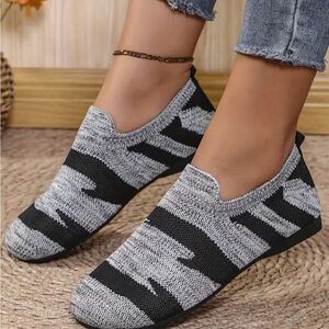 Light Weight Cloth Slip-On Sneaker